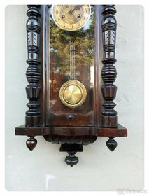 Řezbované mechanické figurální nástěnné hodiny s koníkem - 9