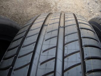 Letní pneu. MICHELIN PRIMACY 3 - 215/65/17 - 9
