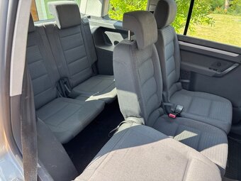 VW Touran 2,0TDi, DSG, 7míst - 9