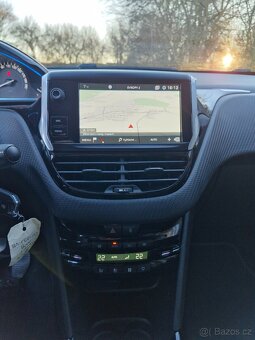 Peugeot 2008 1.2 PureTech Allure - 9