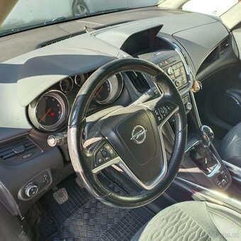 Opel ZAFIRA TOURER 2,0 D - 9