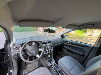 Ford Focus kombi, 2007, benzín, manuál, černá - 9