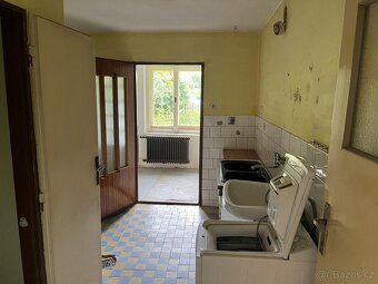 Prodej prostorného rodinného domu s dílnou - 9