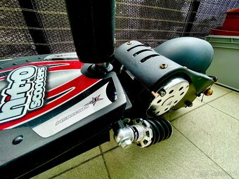 Elektrokoloběžka Nitro Scooters XE900 nová baterie - 9