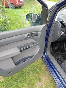 Volkswagen Touran 1,9 TDI 77kw, rv 2006, 7 míst - 9