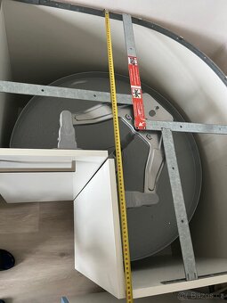 Rohová kuchyňská skříňka s otočným mechanizmem - 9