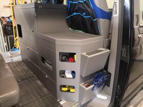 Obytná vestavba vw t5 - 9