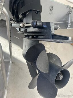 motorový člun Maxum 2500 SCR - 9