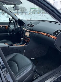 Mercedes-Benz W211 - 9