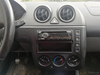 Ford Fiesta 1.4 Duratec (2002) – pojízdná, nutná oprava - 9