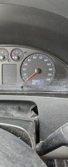 VW Transporter obytný 2,5 TDI 96 kw - 9