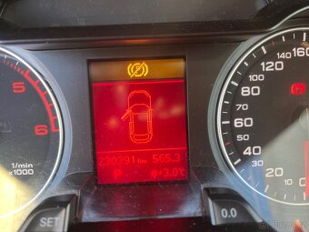 Audi B8 sleva na místě vice informací na telefonu - 9