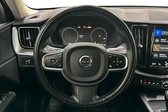 Volvo XC60 D3 Momentum Edition rok 2020 - 9