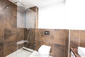 Pronájem prostorného, světlého 2+kk 56m2, terasa 10m2, garáž - 9