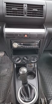 VW Fox rok 2010. 78000km. Dovoz - 9