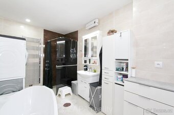 Prodej rodinného domu 4+1 159 m2 s pozemkem 316 m2, Neratovi - 9