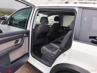 VW Touran 2.0 TDI - 9