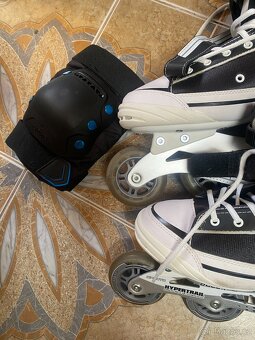 Kolečkové brusle + sada chráničů - 9
