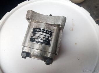 hydraulické čerpadlo 2 různé kusy - 9