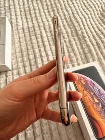 Apple iPhone Xs 256 GB zlatý - 9