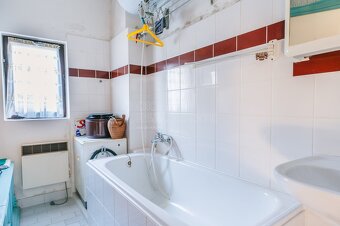 Prodej třípodlažní chalupy, 115 m², s pozemkem 10076 m2, Ker - 9