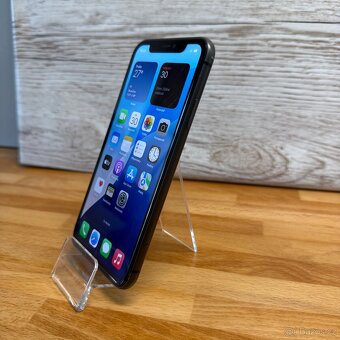 iPhone 11 64GB, černý (12 měsíců záruka) - 9