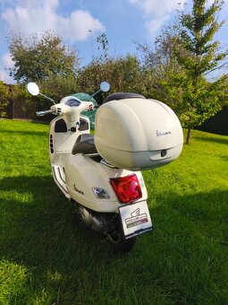 Vespa GTS 300 i.e. ABS Super (2017) plexi, kufr, digitál, po - 9