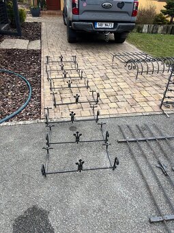 Okenní mříže + držáky pod květináče - 9