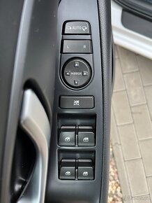 Hyundai i30 Combi 1.4 T-GDI 103KW EDICE GO, Servisní kniha. - 9