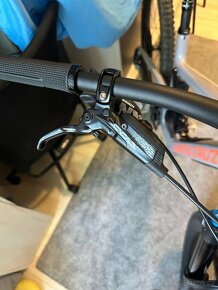 NOVÉ Brzdy Sram Code R - 9