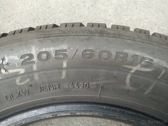 Prodám zimní gumy Dunlop + Uniroyal 205/60 R16 DOT 1624 - 9