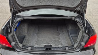 BMW 330i M Sportpaket Manuál E92 Xenon Nebouraný TOP stav - 9