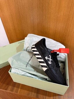 Off-White Low Vulcanized Sneakers - 9