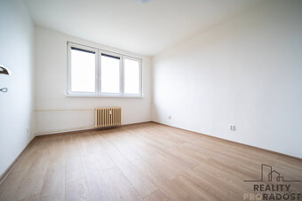Pronájem bytu 2+1 po rekonstrukci, který se nachází na ul. D - 9