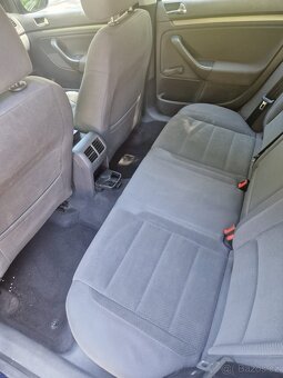 Volkswagen Golf 5 1.6i/Klimatizace/Tažné/Tempomat - 9