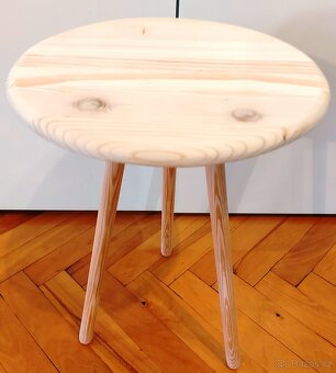 Květinový stolek na trojnožce.,, - 9