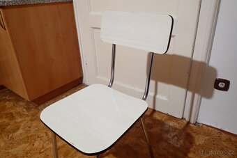 Bílá umakartová židle - 9