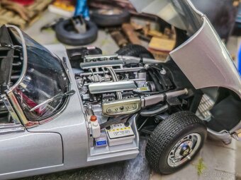 Jaguar E- Type 1:18 Autoart - 9