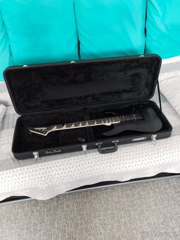 Prodám Jackson JS22 Dinky BLK AH s pevným pouzdrem - 9