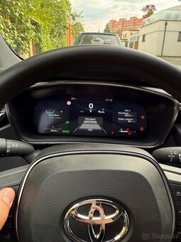 Toyota Corolla 2023 21,400 km 1,8 hybrid 499,000 Kč - 9