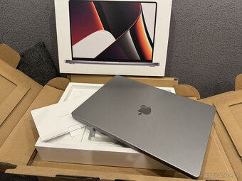 MacBook Pro 16 2021, M1 Max, 10jádrový procesor, 24jádrová g - 9