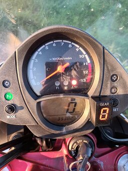 Kawasaki ER6 - 9