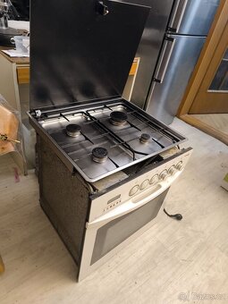 Plynový - kombinovaný sporák vestavný FAGOR - 9