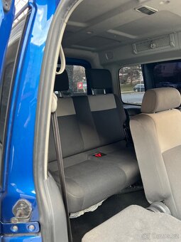 VW caddy maxi 7 míst - 9