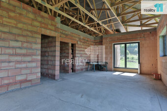 Prodej hrubé stavby Bungalov 5+kk 246 m2, Pozemek 1790 m2, B - 9