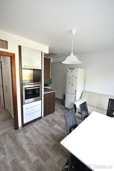 Prodej krásného bytu 1+1 s lodžií a zahradou 44 m² -Vinařská - 9