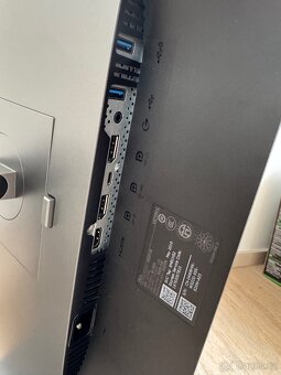 Dell 27” UltraSharp (USB-C 65w power delivery) - 9