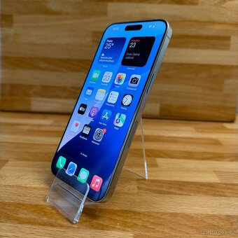 iPhone 15 Pro Max 256GB, bílý, eSIM (12 měsíců záruka) - 9