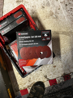 Úhlová bruska 180mm DeWALT DWE4557 - 9