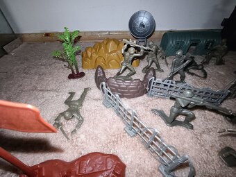 Vojenská sada – vojáčci + vybavení + doplňky (velký set) - 9